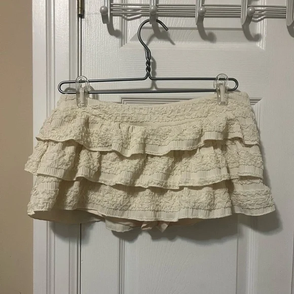 Edikted Ruffle Mini Skort in Cream - Picture 4 of 5